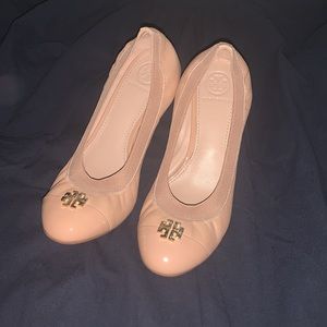 Tory Burch Beige Toe Cap Shoes | Jolie Wedge Size 6.5